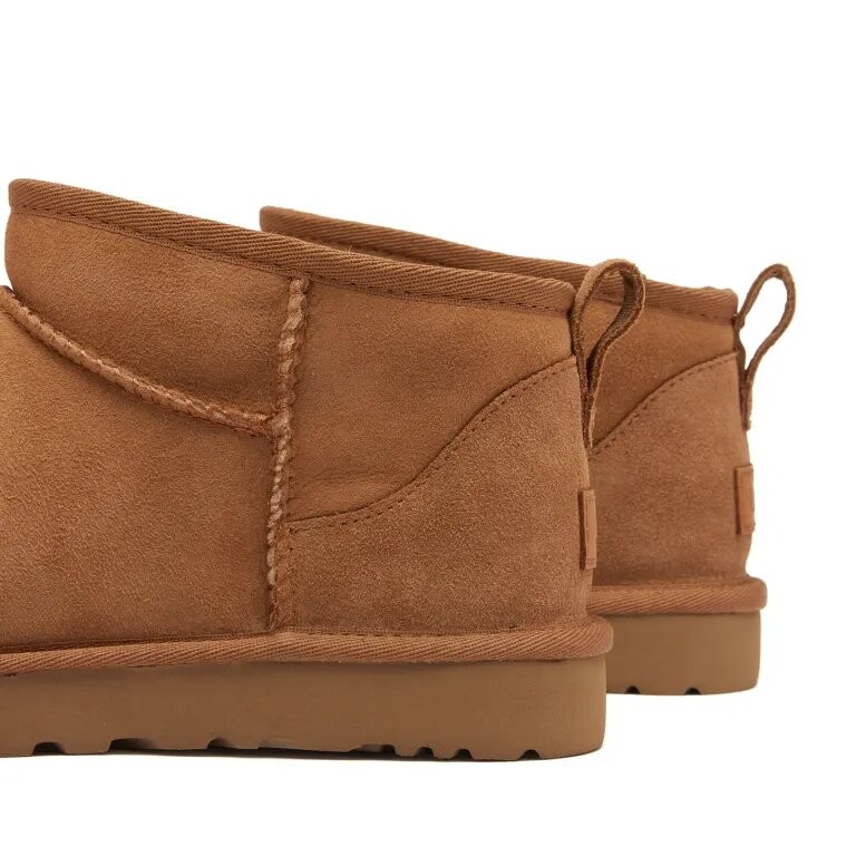 картинка Женские ботинки UGG Classic Ultra Mini, каштановые от магазина Одежда+