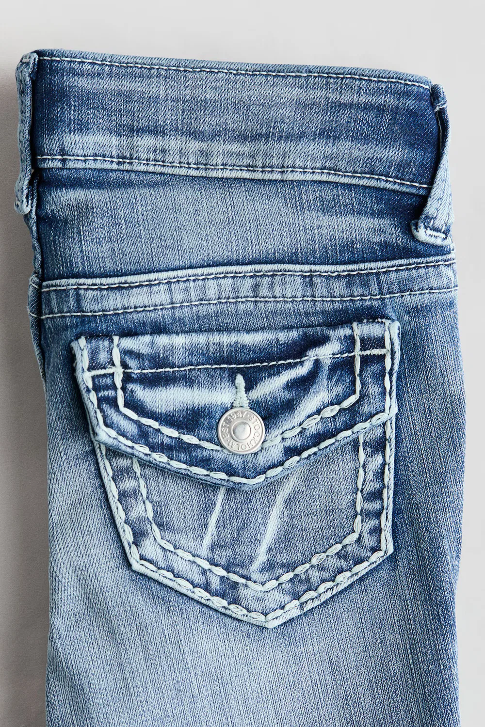 картинка Узкие джинсы-клеш с низкой посадкой H&M, Denimblau от магазина Одежда+