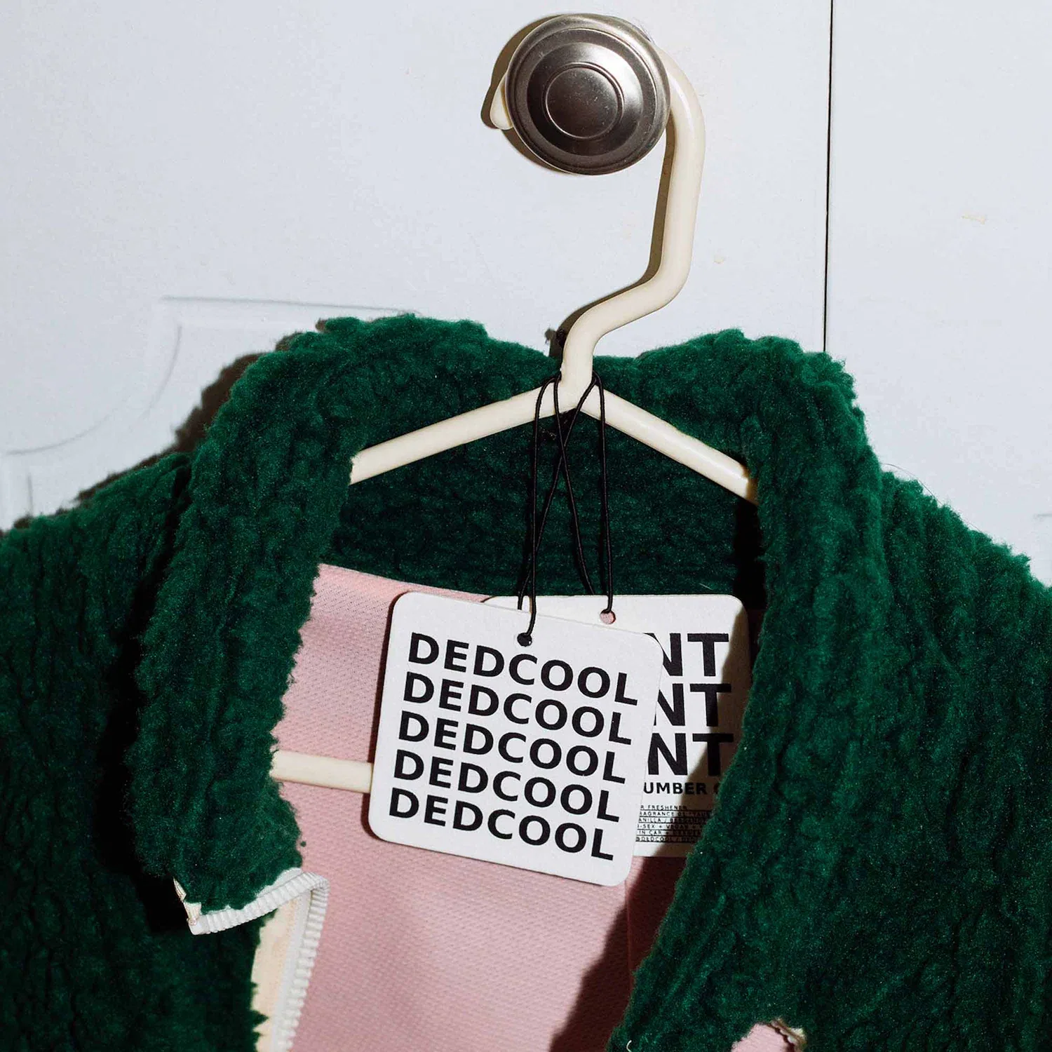 картинка Ароматизатор воздуха DedCool, 01 "Taunt" Air Freshener от магазина Одежда+