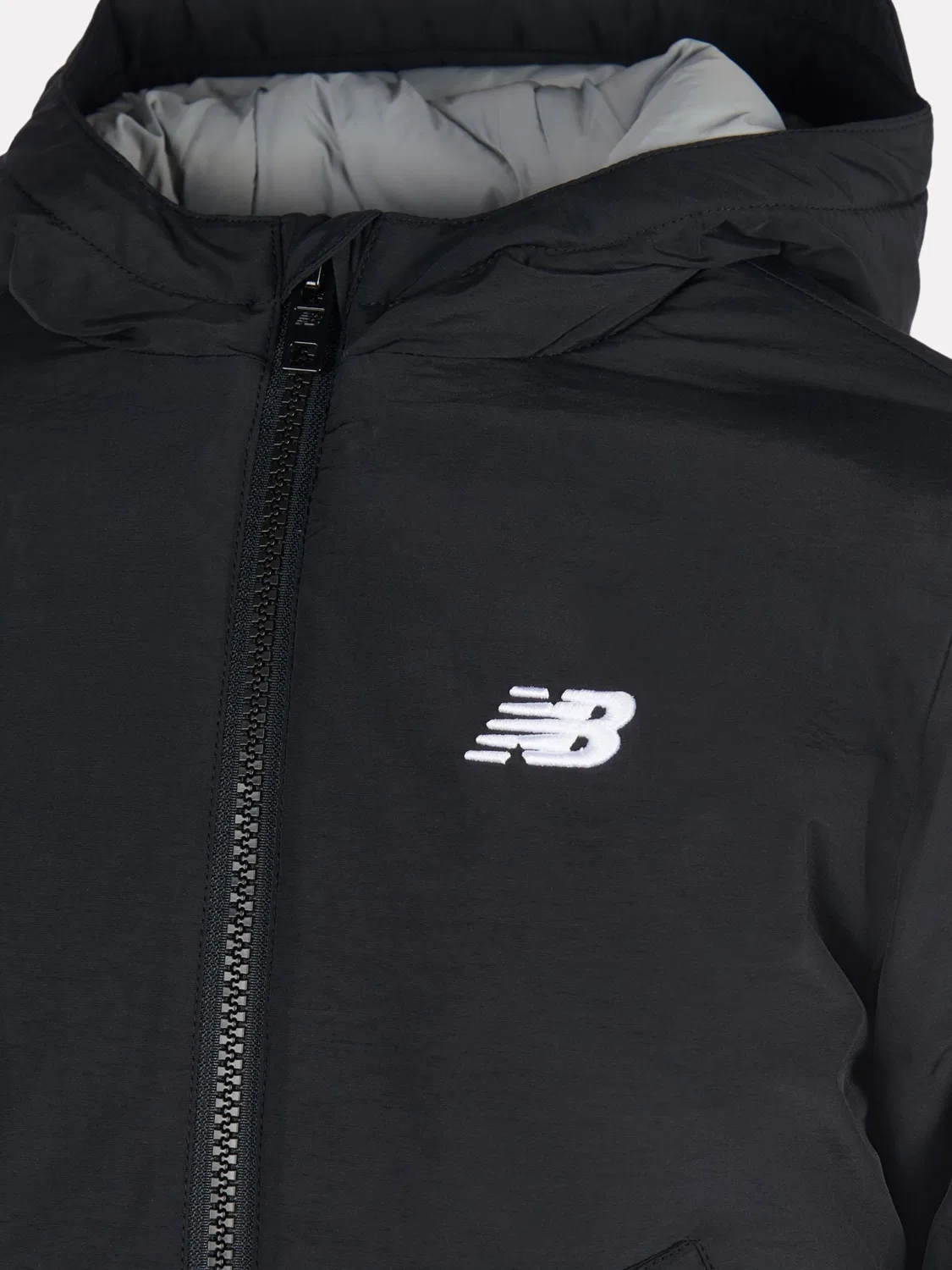 картинка Пуховик капюшоном New Balance, черный от магазина Одежда+