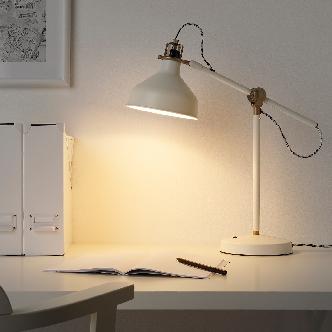 картинка Лампа рабочая Ikea Ranarp, белый от магазина Одежда+