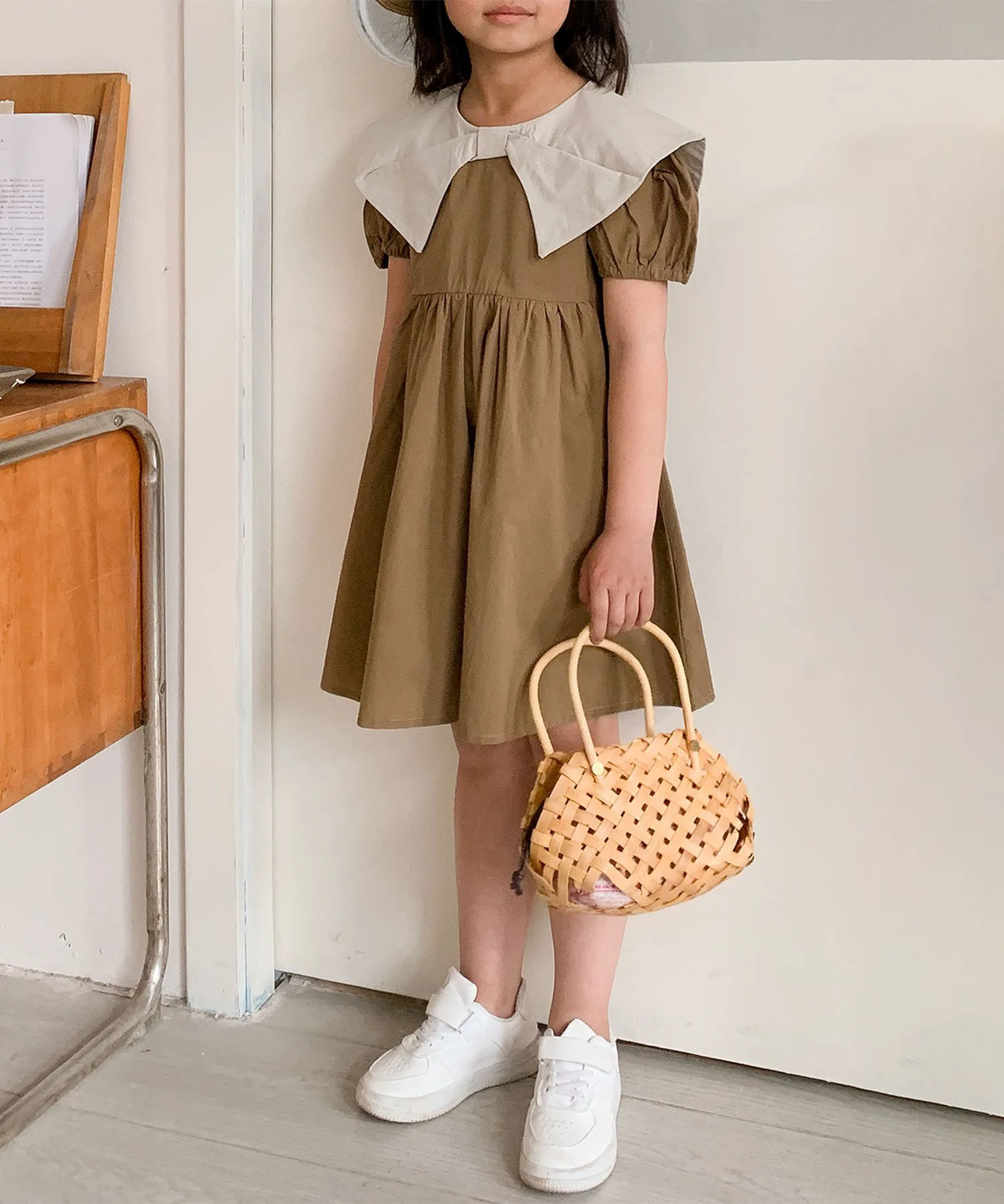картинка Платье с большим воротником Aimoha Kids, coffee от магазина Одежда+