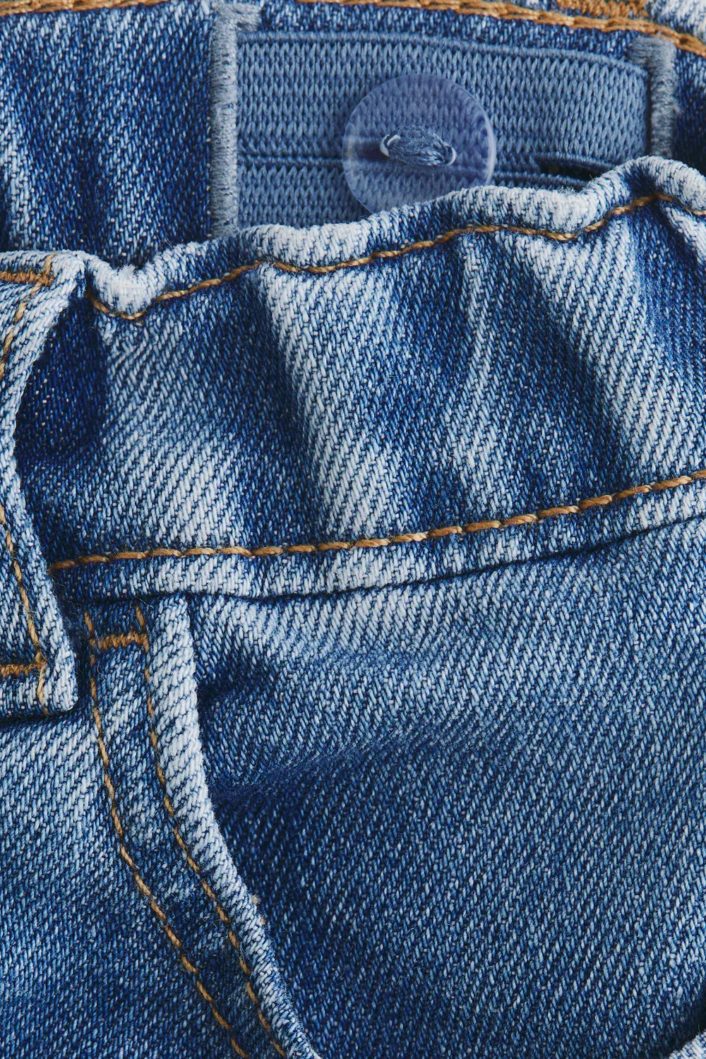 картинка Джинсы с вышивкой H&M, Denimblau/Blumen от магазина Одежда+