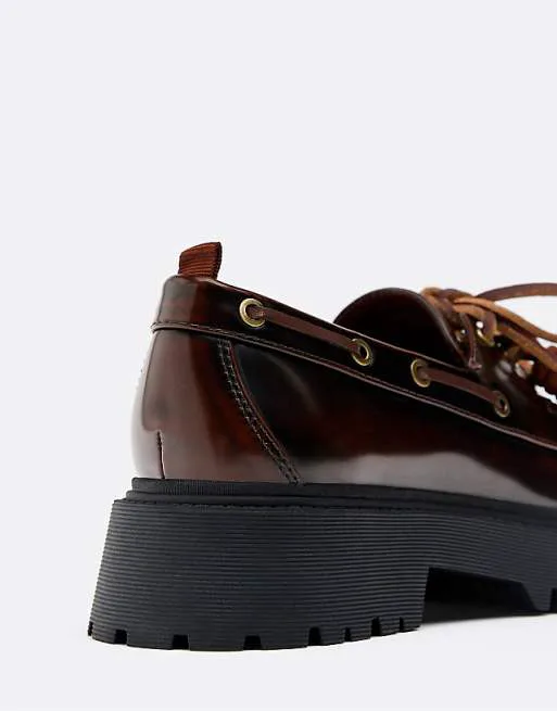 картинка Коричневые топсайдеры на платформе Stradivarius от магазина Одежда+