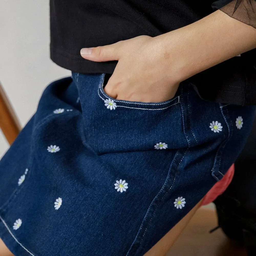 картинка Джинсовая юбка с цветочной вышивкой Branshes, Navy blue от магазина Одежда+