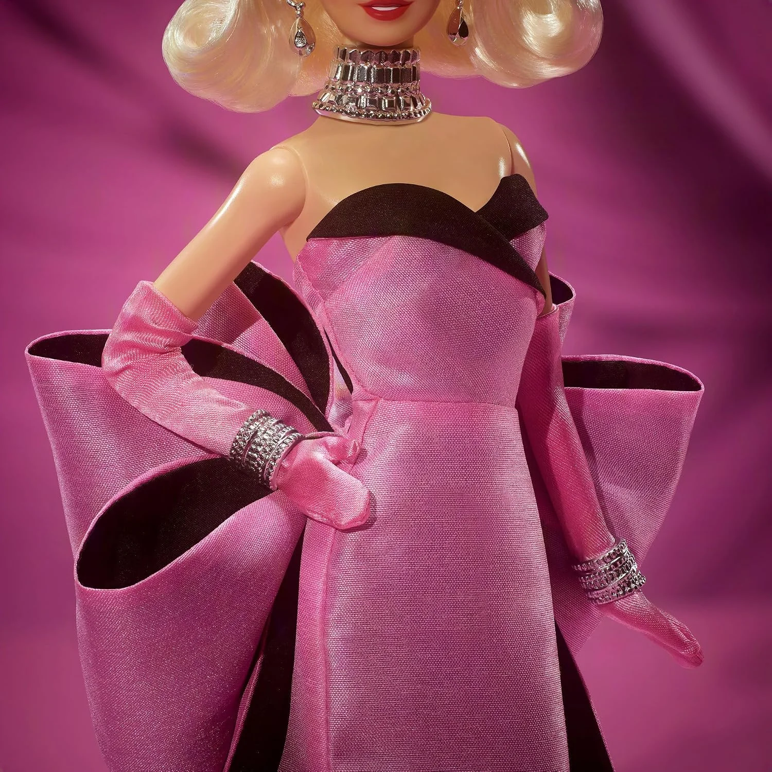 картинка Коллекционная кукла Barbie Marilyn Monroe Signature, розовое платье от магазина Одежда+