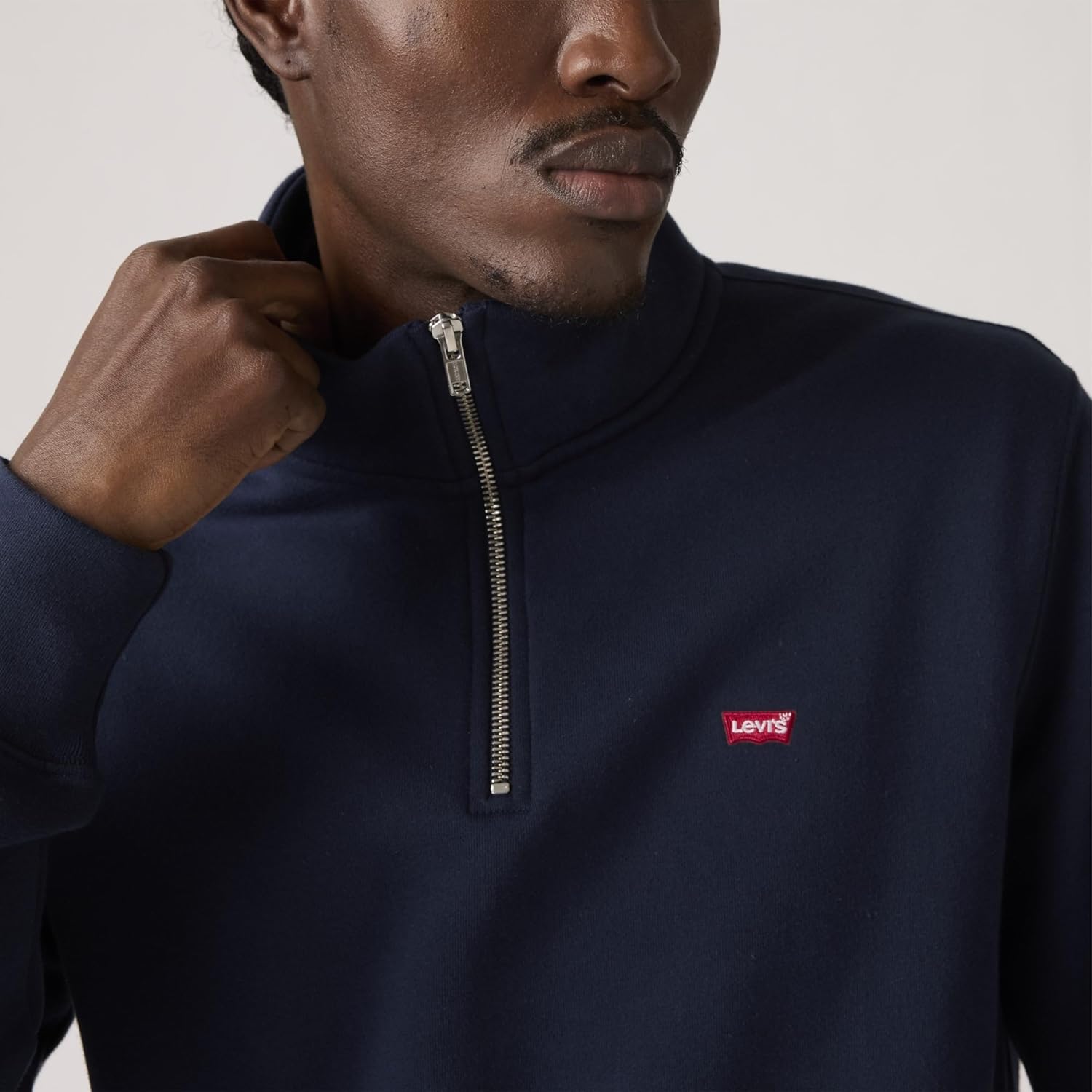 картинка Свитшот Levi's Logo Quarter-Zip Long Sleeve, темно-синий от магазина Одежда+