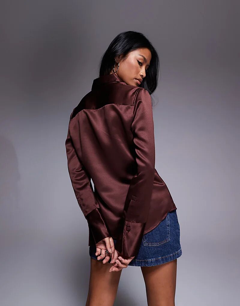 картинка Приталенная атласная рубашка ASOS DESIGN шоколадного цвета от магазина Одежда+