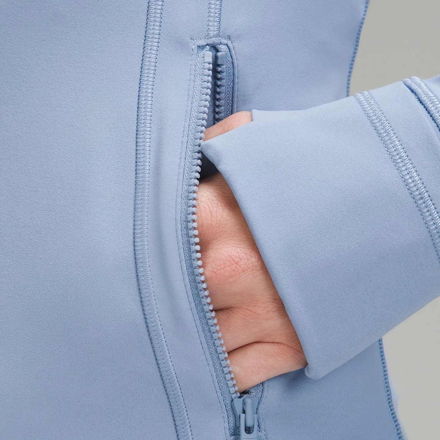 картинка Куртки и пальто женские Lululemon, розовый от магазина Одежда+