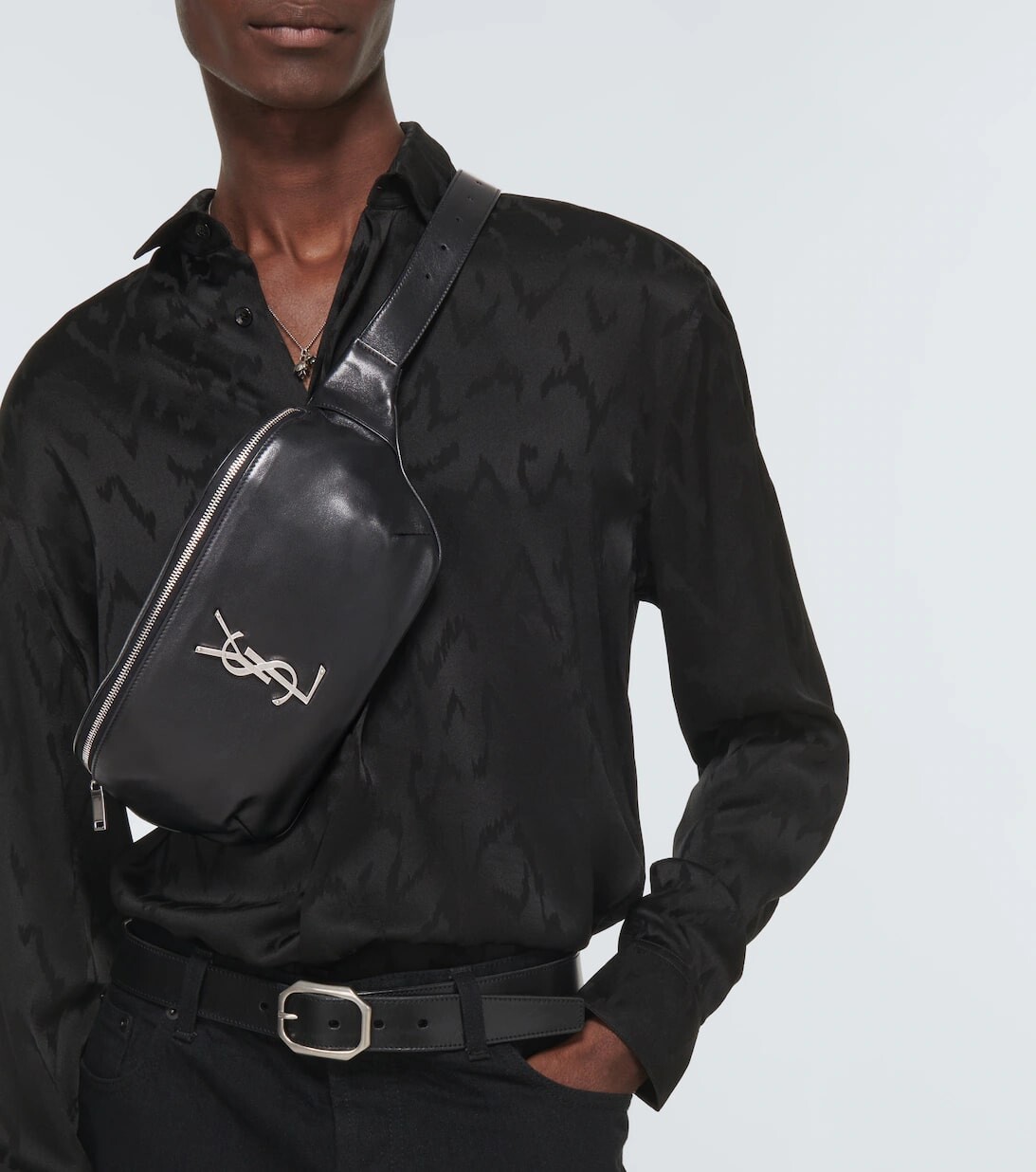 картинка Поясная сумка Saint Laurent Cassandre Leather, черная от магазина Одежда+