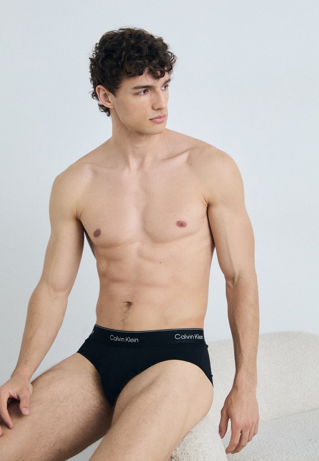 картинка Комплект белья Calvin Klein Underwear Icon, 3 предмета, черный от магазина Одежда+