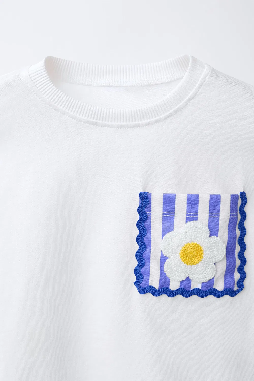 картинка Вязаная крючком футболка с цветочным принтом и карманом ZARA, White от магазина Одежда+
