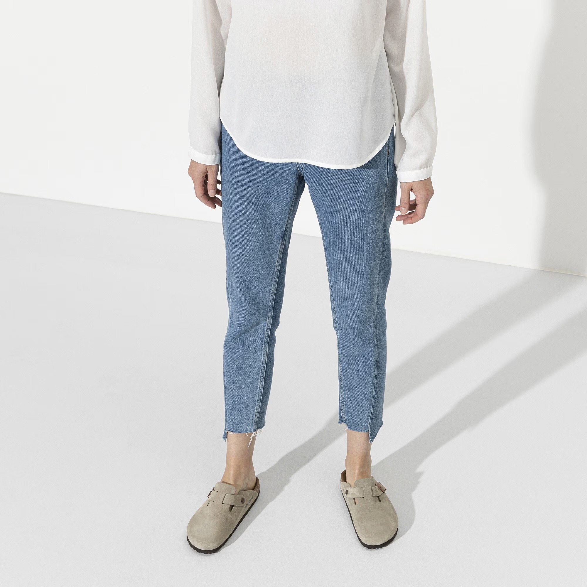 картинка Клоги Birkenstock Boston Soft Footbed из замши от магазина Одежда+