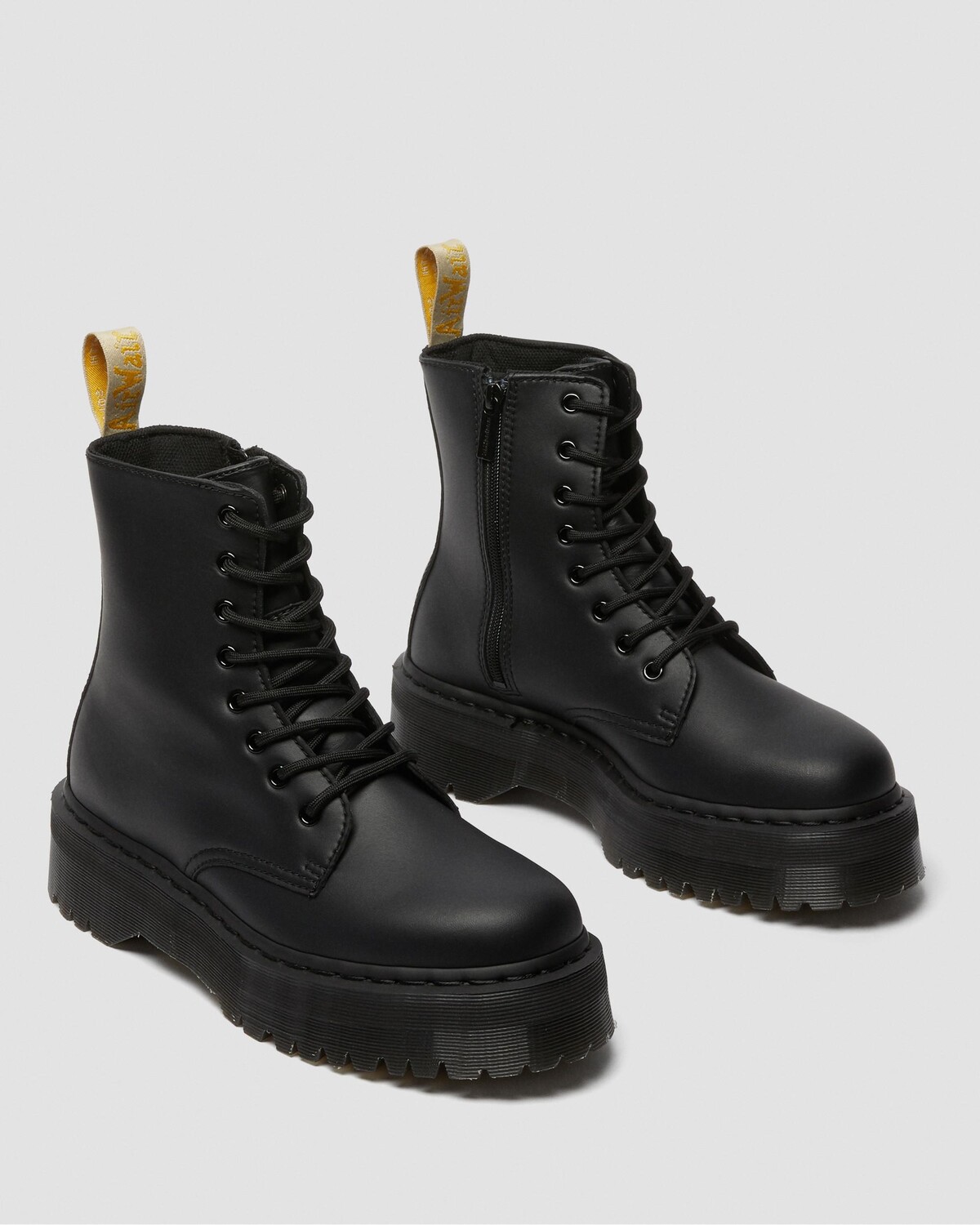картинка Ботинки Dr. Martens Vegan Jadon II Mono, черные от магазина Одежда+