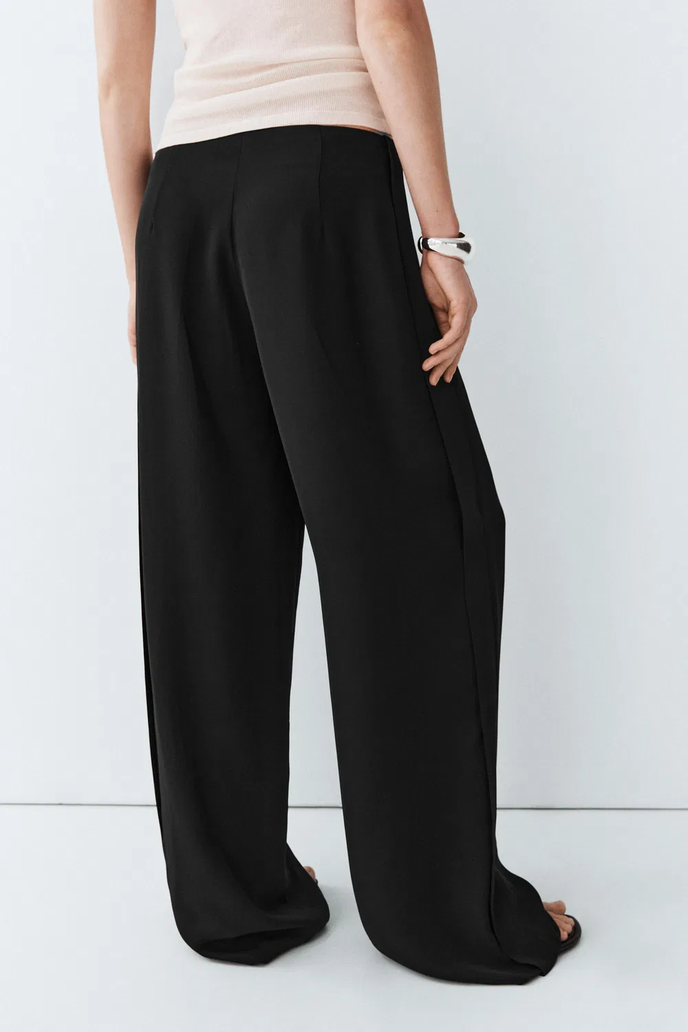 картинка Брюки Massimo Dutti Straight-Leg Flowing, черный от магазина Одежда+