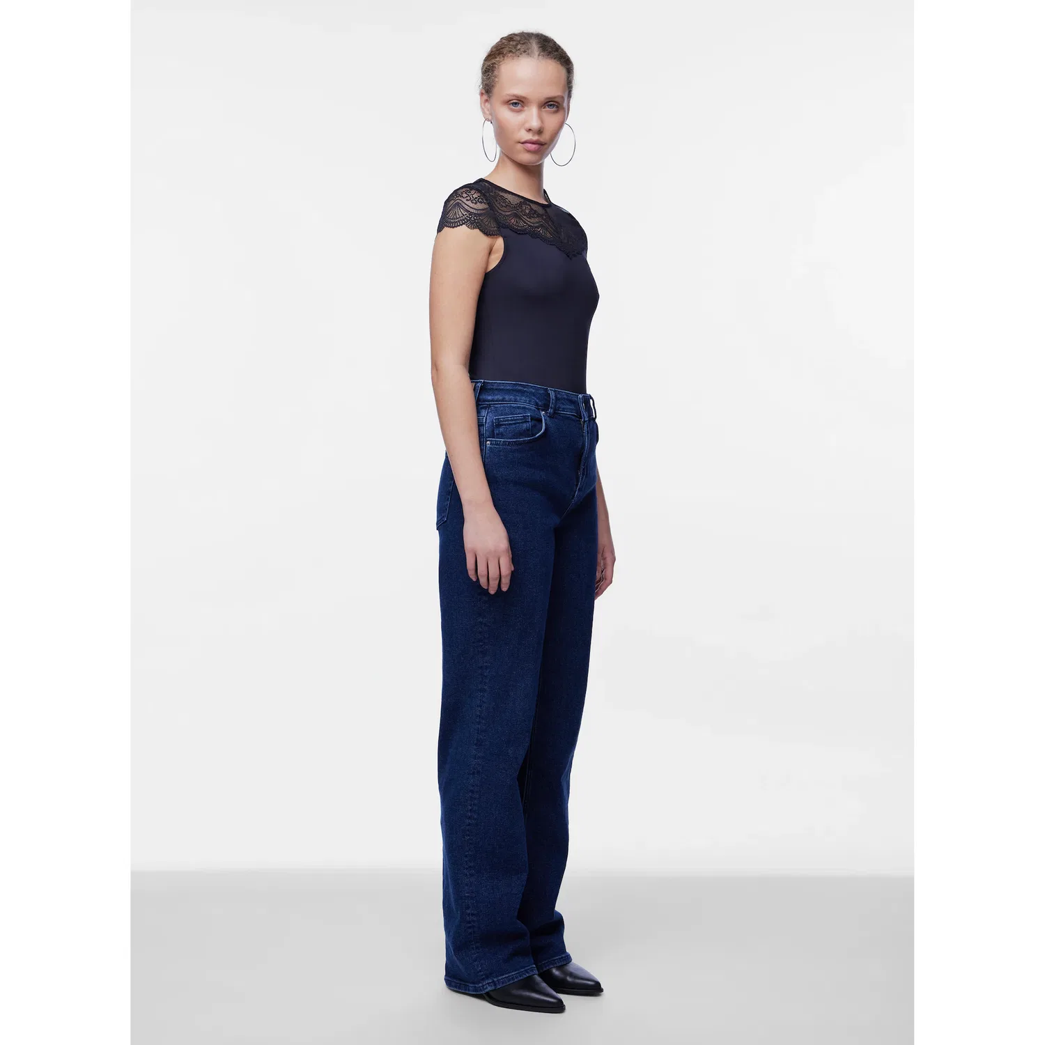 картинка Женское боди с кружевной отделкой pieces, Black от магазина Одежда+