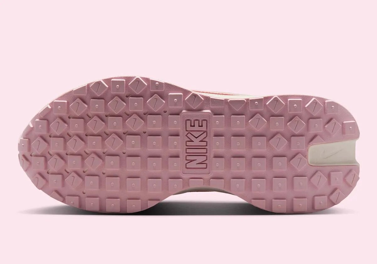 картинка Женские кроссовки Nike Phoenix Waffle 'Valentine's Day' от магазина Одежда+