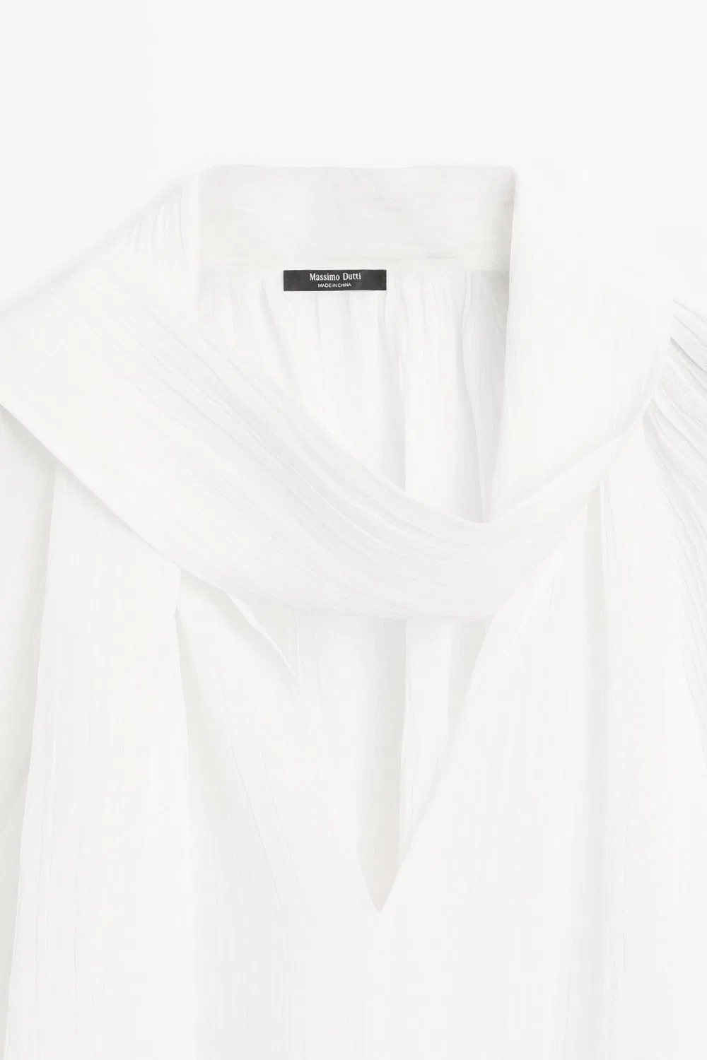 картинка Блуза Massimo Dutti Flowing V-Neck With Tie, белый от магазина Одежда+