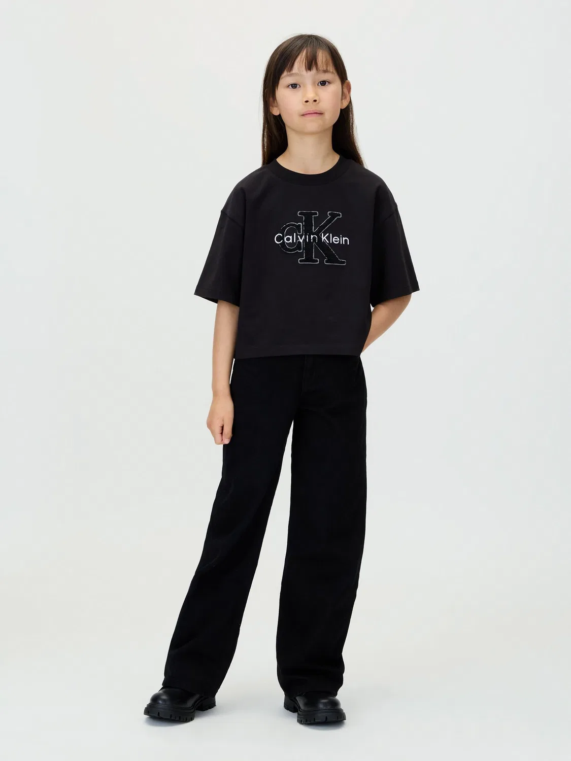 картинка Джинсы Calvin Klein с высокой посадкой и широкими штанинами, черные от магазина Одежда+