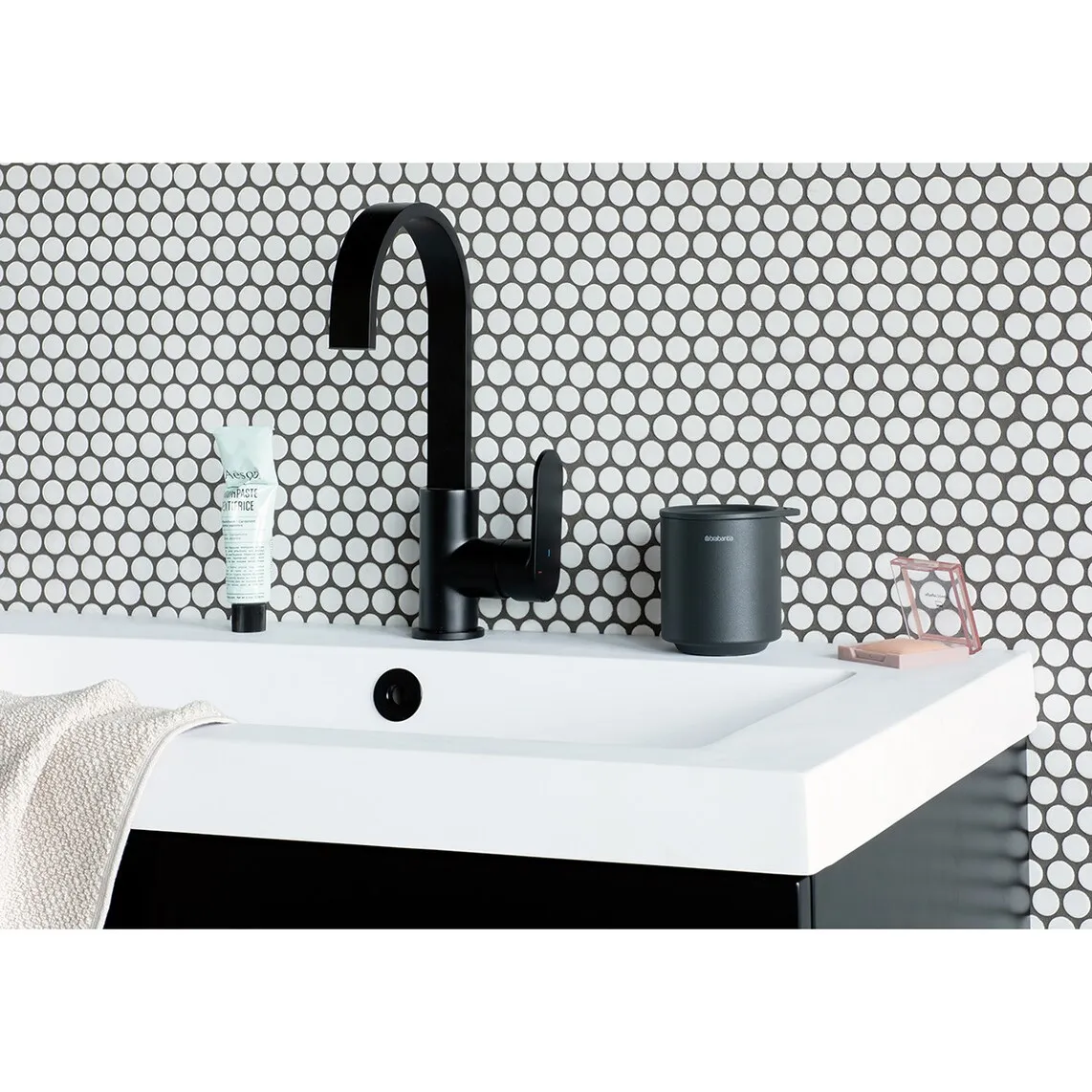 картинка Держатель для хлопка Brabantia MindSet с крышкой, серый от магазина Одежда+