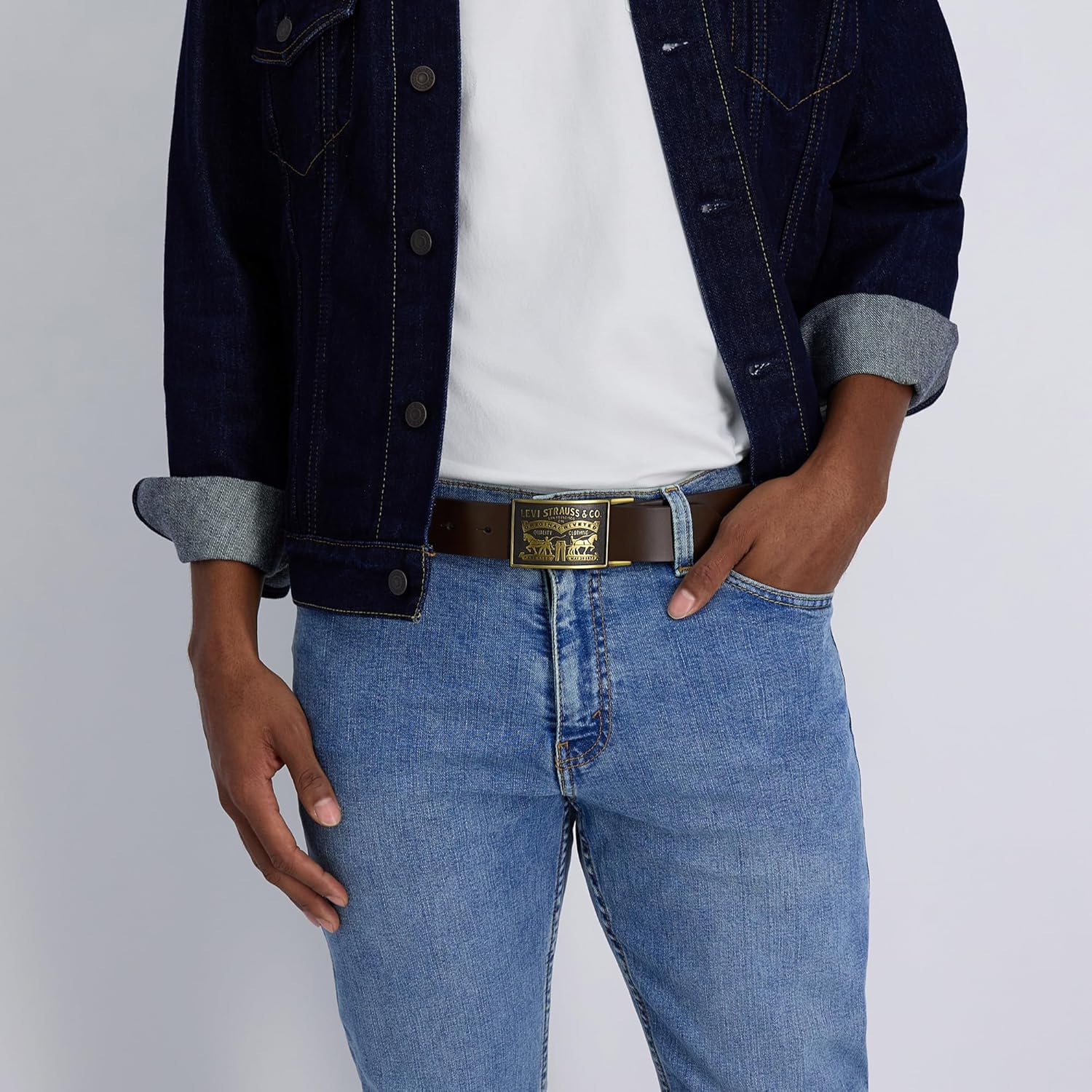 картинка Мужской кожаный ремень Levi's с пряжкой-пластиной от магазина Одежда+