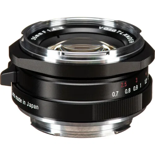 картинка Объектив Voigtlander Nokton Classic 35mm f/1.4 II SC от магазина Одежда+