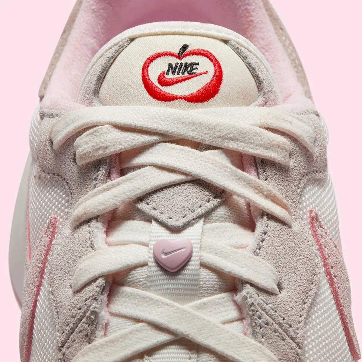 картинка Женские кроссовки Nike Phoenix Waffle 'Valentine's Day' от магазина Одежда+