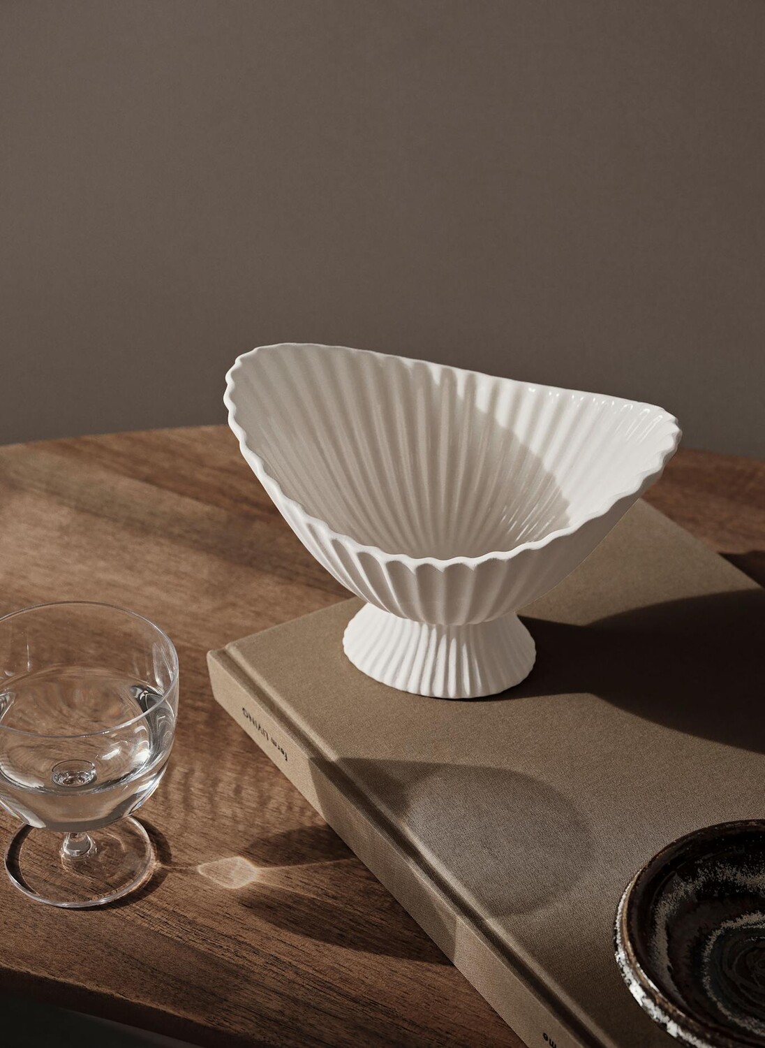 картинка Чаша Ferm Living FOUNTAIN, высота 13 см, белый от магазина Одежда+