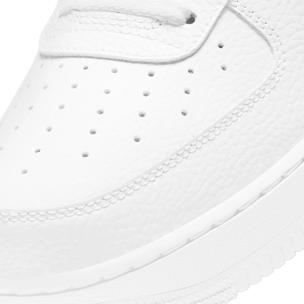 картинка Кроссовки Nike Air Force 1 '07, белый/черный от магазина Одежда+