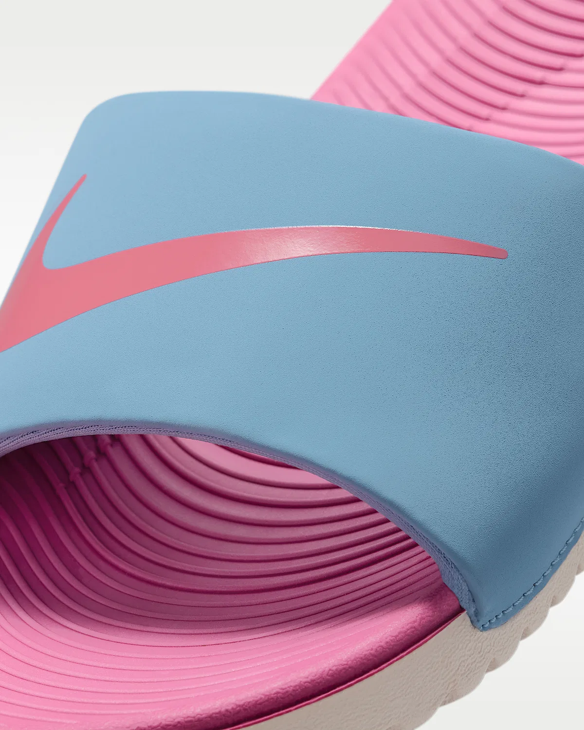 картинка Детские слайды Nike Kawa, Work Blue/Chalk/Peony от магазина Одежда+