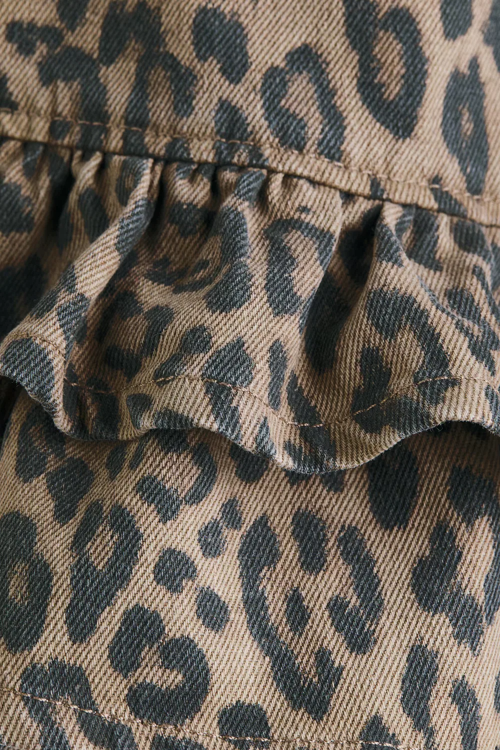 картинка Джинсовое платье с декоративными бантами H&M, Graubraun/Leopardenmuster от магазина Одежда+