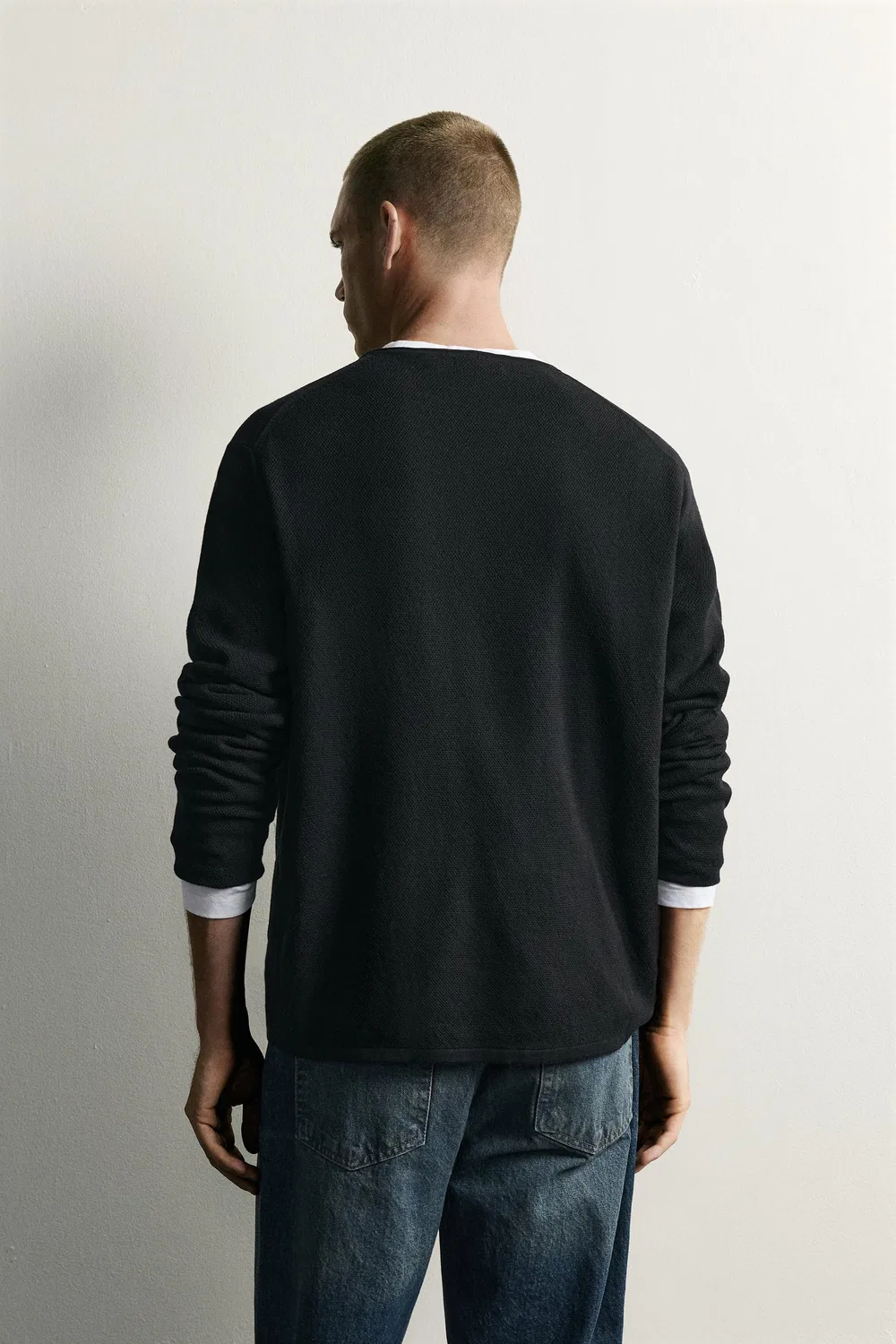 картинка Джемпер Свободный крой, фактурная ткань, эффект потертости. ZARA, Black от магазина Одежда+