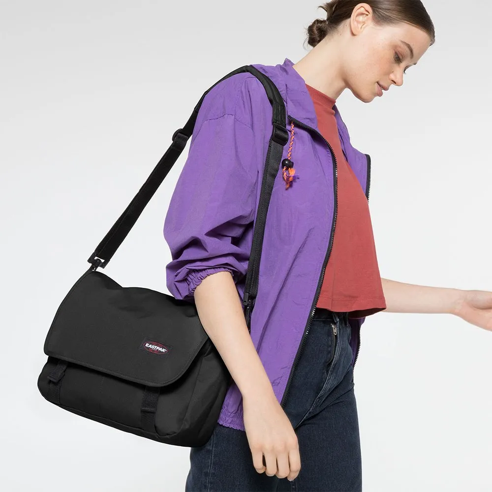 картинка Сумка Eastpak JR 11.5L, черная от магазина Одежда+