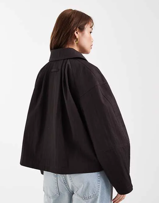 картинка Шоколадный короткий тренч со складками ASOS DESIGN Petite от магазина Одежда+