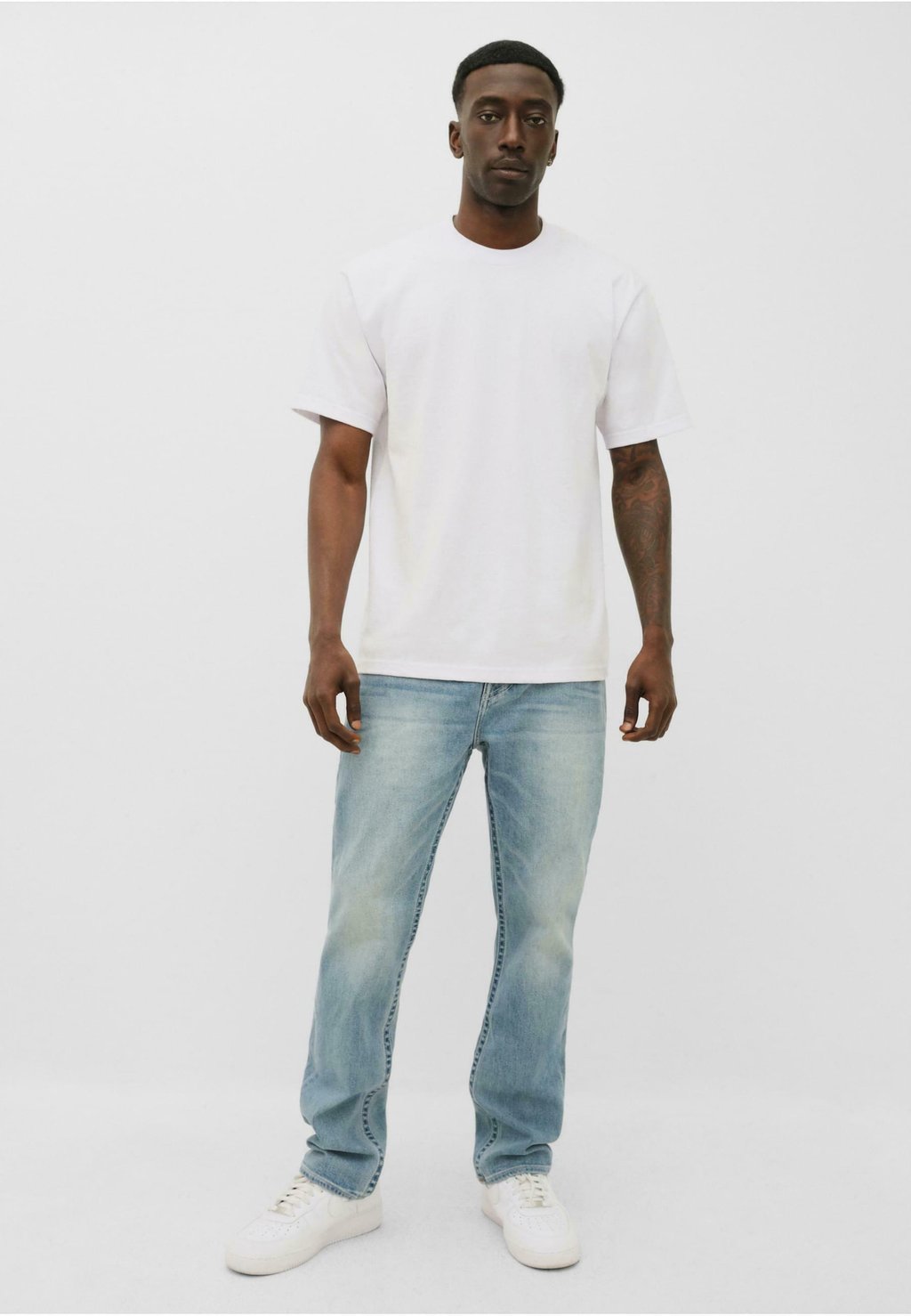 картинка Джинсы прямого кроя GENO FLAP 32 True Religion, средне-синий от магазина Одежда+