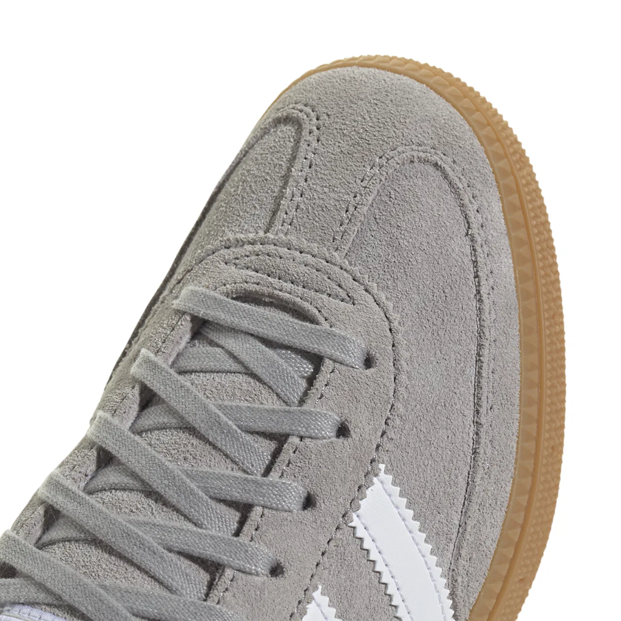 картинка Кроссовки для мальчиков Handball Spezial Adidas, цвет White/Gum/Grey от магазина Одежда+