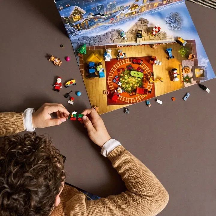 картинка Адвент-календарь City 60475 LEGO от магазина Одежда+