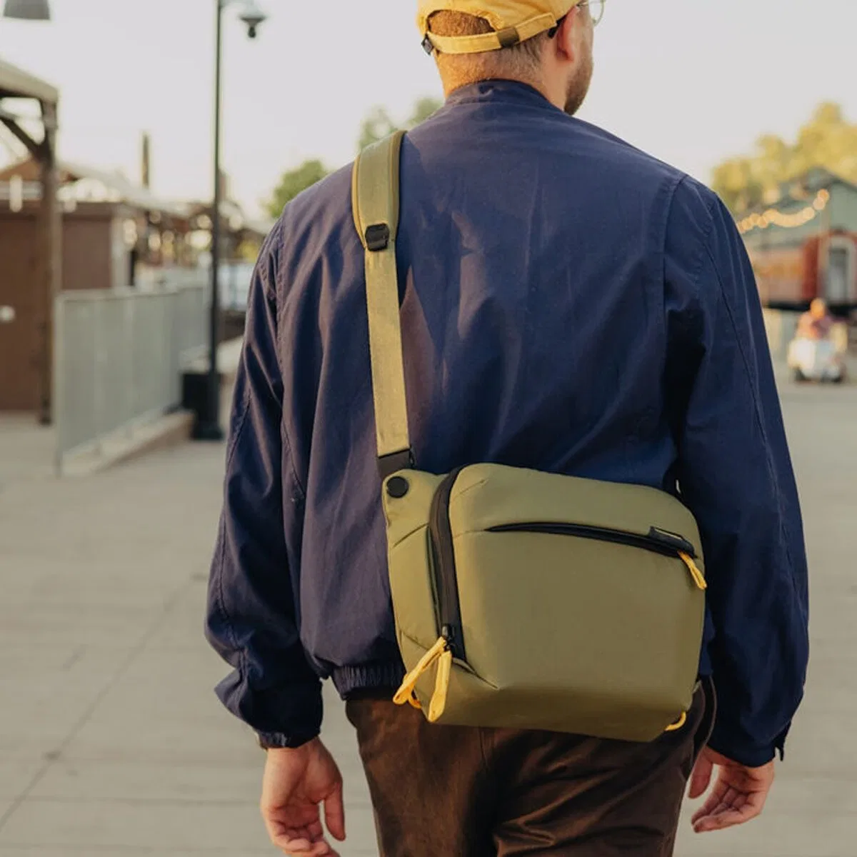 картинка Сумка-слинг Everyday 6L Sling Bag Peak Design, Kelp от магазина Одежда+