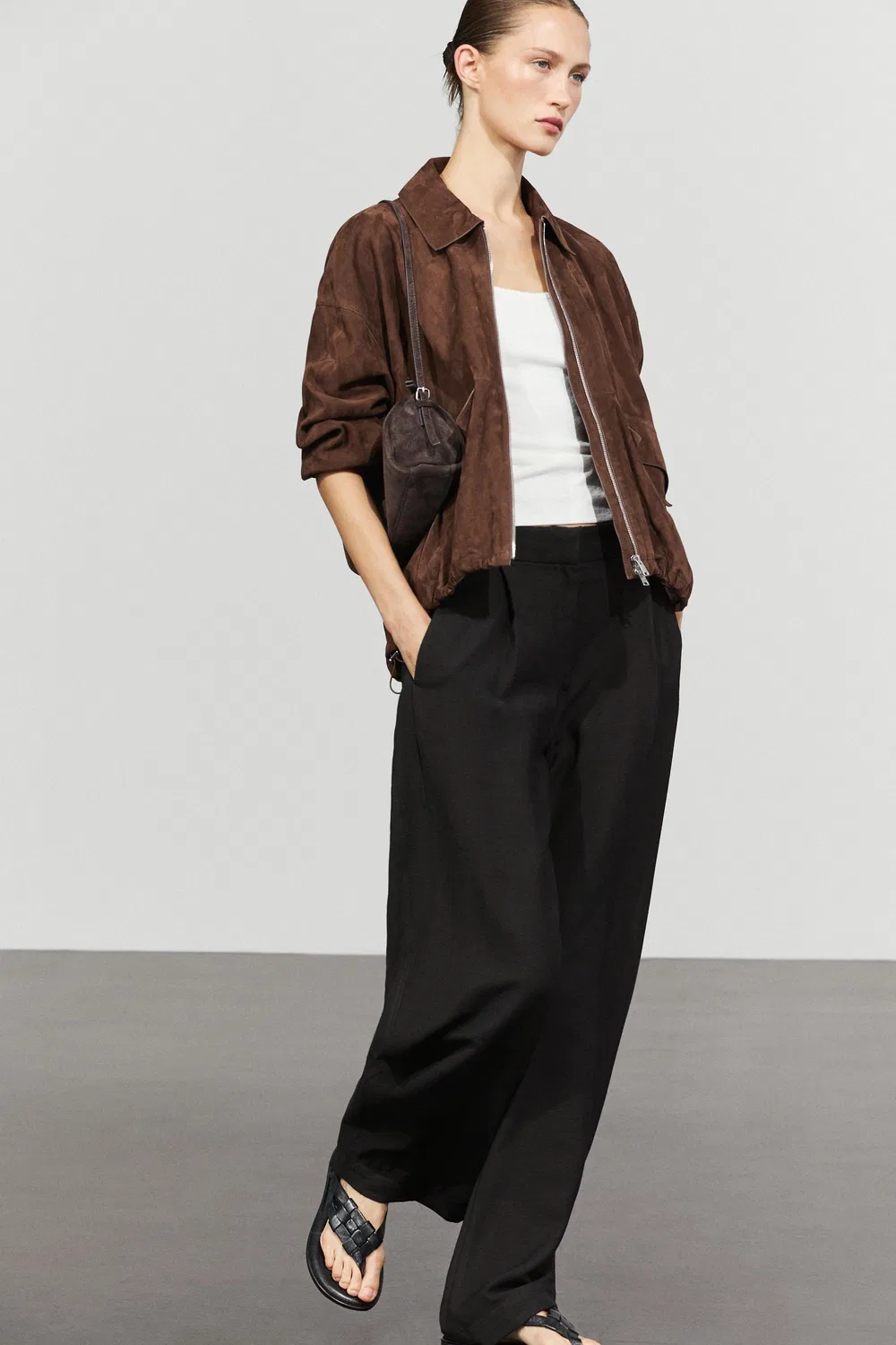 картинка Брюки Massimo Dutti, складчатые, бочкообразный крой, черный от магазина Одежда+