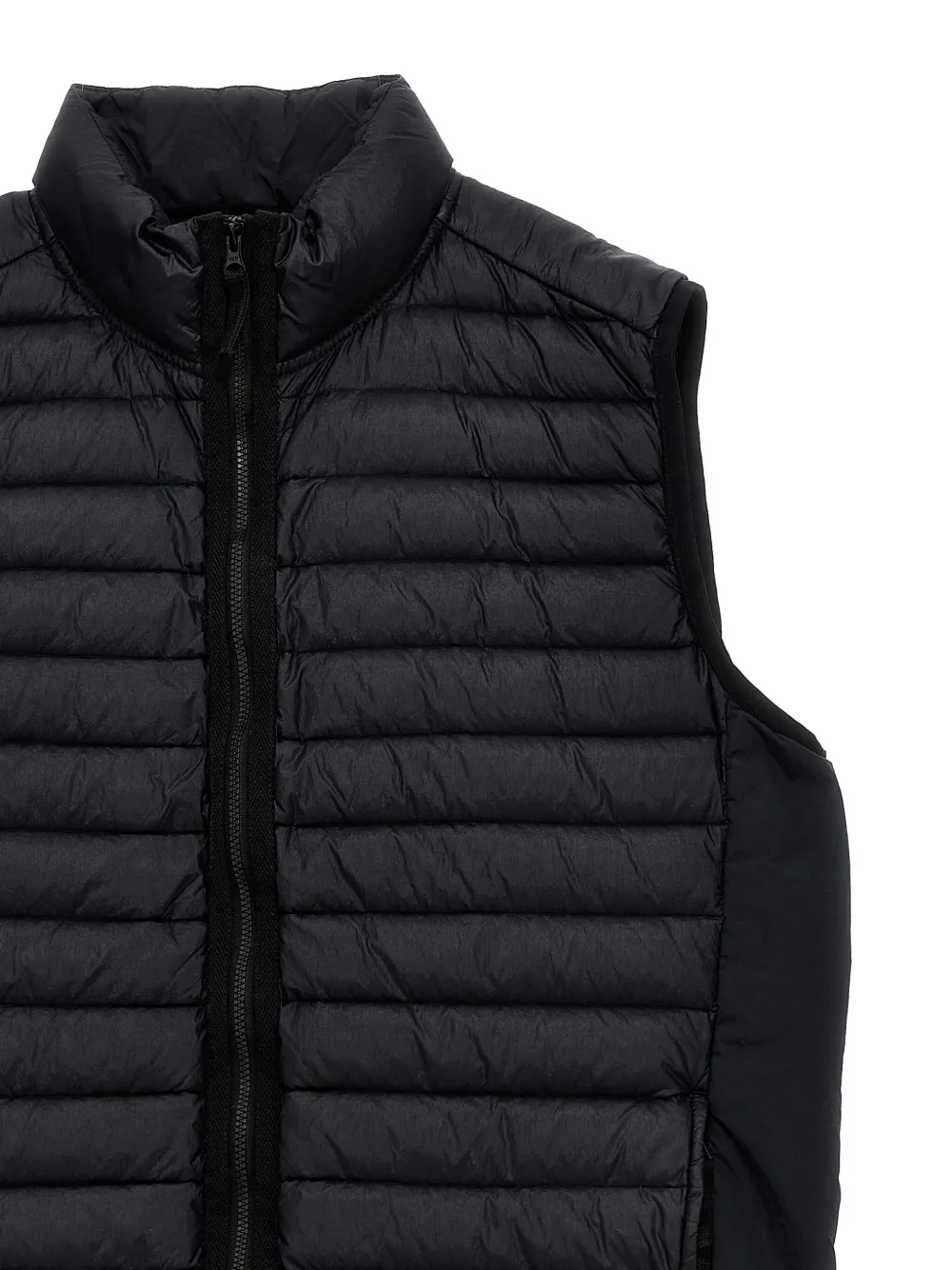 картинка Дутый жилет Stone Island Junior, черный от магазина Одежда+