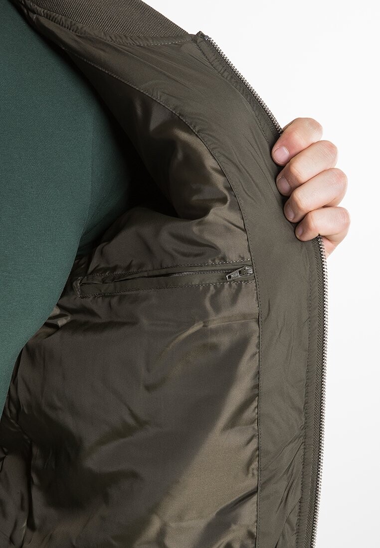 картинка Куртка-бомбер КУРТКА BASIC QUILT BOMBER Urban Classics, оливковый от магазина Одежда+