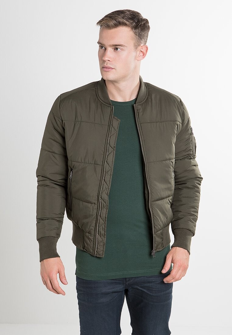 картинка Куртка-бомбер КУРТКА BASIC QUILT BOMBER Urban Classics, оливковый от магазина Одежда+