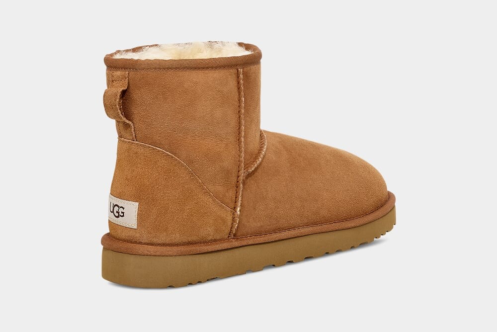 картинка Мужские низкие ботинки UGG из овчины, каштановые от магазина Одежда+