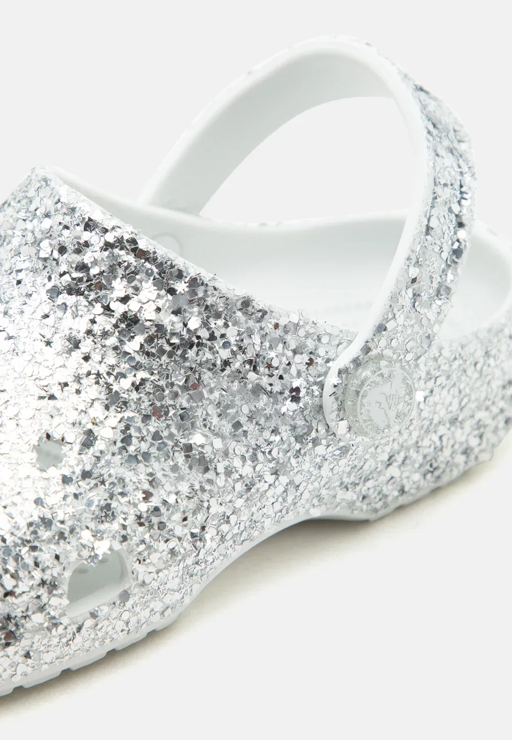 картинка Классические сверкающие тапочки Crocs, Silver-Coloured от магазина Одежда+