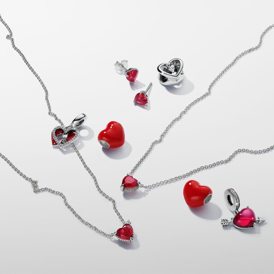 картинка Серьги-гвоздики Pandora Red Heart от магазина Одежда+