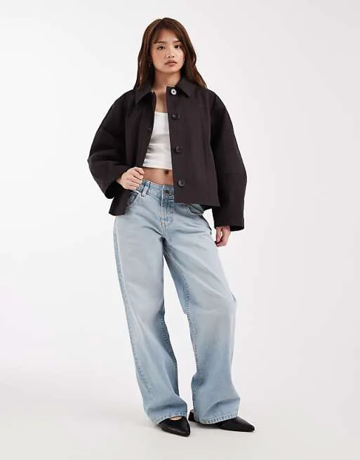 картинка Шоколадный короткий тренч со складками ASOS DESIGN Petite от магазина Одежда+