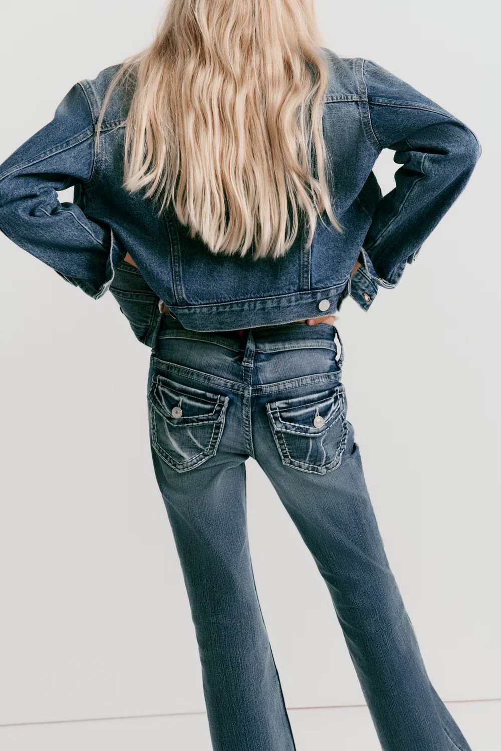 картинка Узкие джинсы-клеш с низкой посадкой H&M, Denimblau от магазина Одежда+