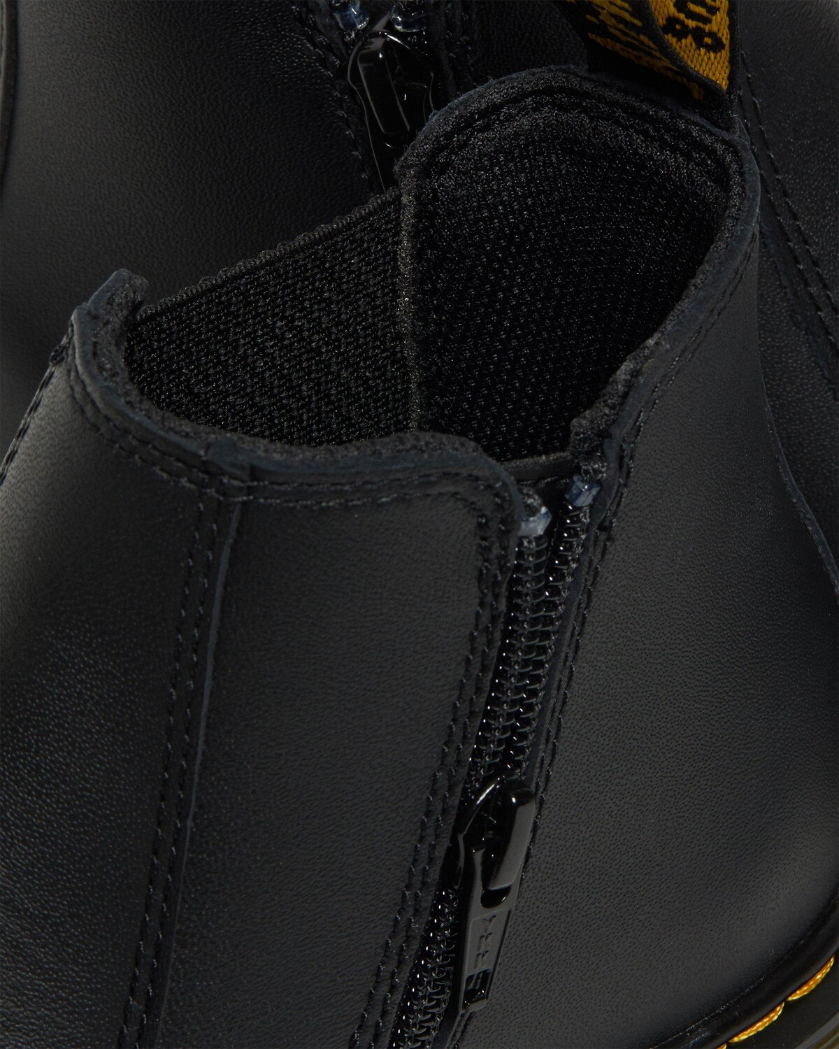 картинка Ботинки челси Dr. Martens 2976 Softy T, молодежные, кожаные, черные от магазина Одежда+
