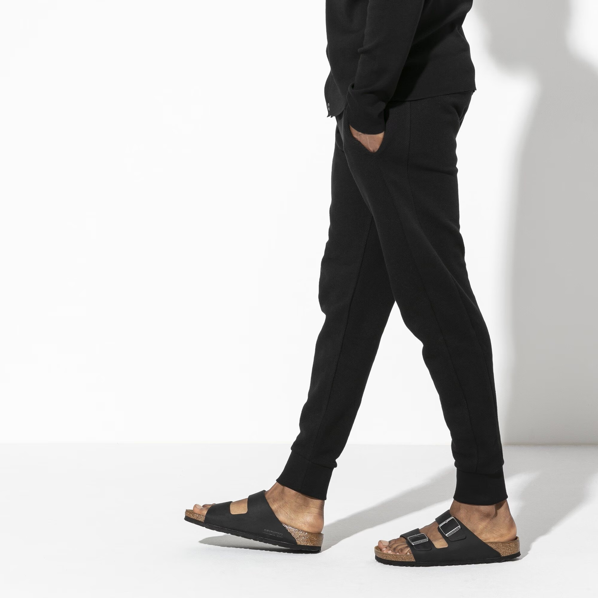 картинка Сандалии Birkenstock Arizona Natural Leather Oiled, черный от магазина Одежда+