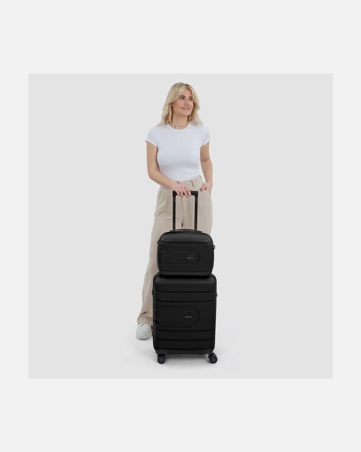 картинка Косметичка Essentials, 11 предметов, 34 см Redolz, Black от магазина Одежда+